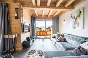TV, DVD player - Apartment 'Chalet B - o Saisies' with Mountain View, Balcony and Wi-Fi (Les saisies)