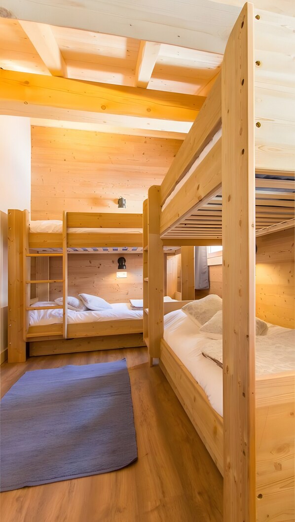 5 chambres, fer et planche à repasser, Wi-Fi gratuit, draps fournis