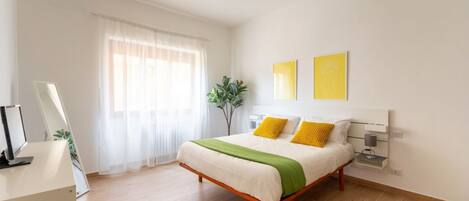 1 bedroom, iron/ironing board, travel cot, WiFi