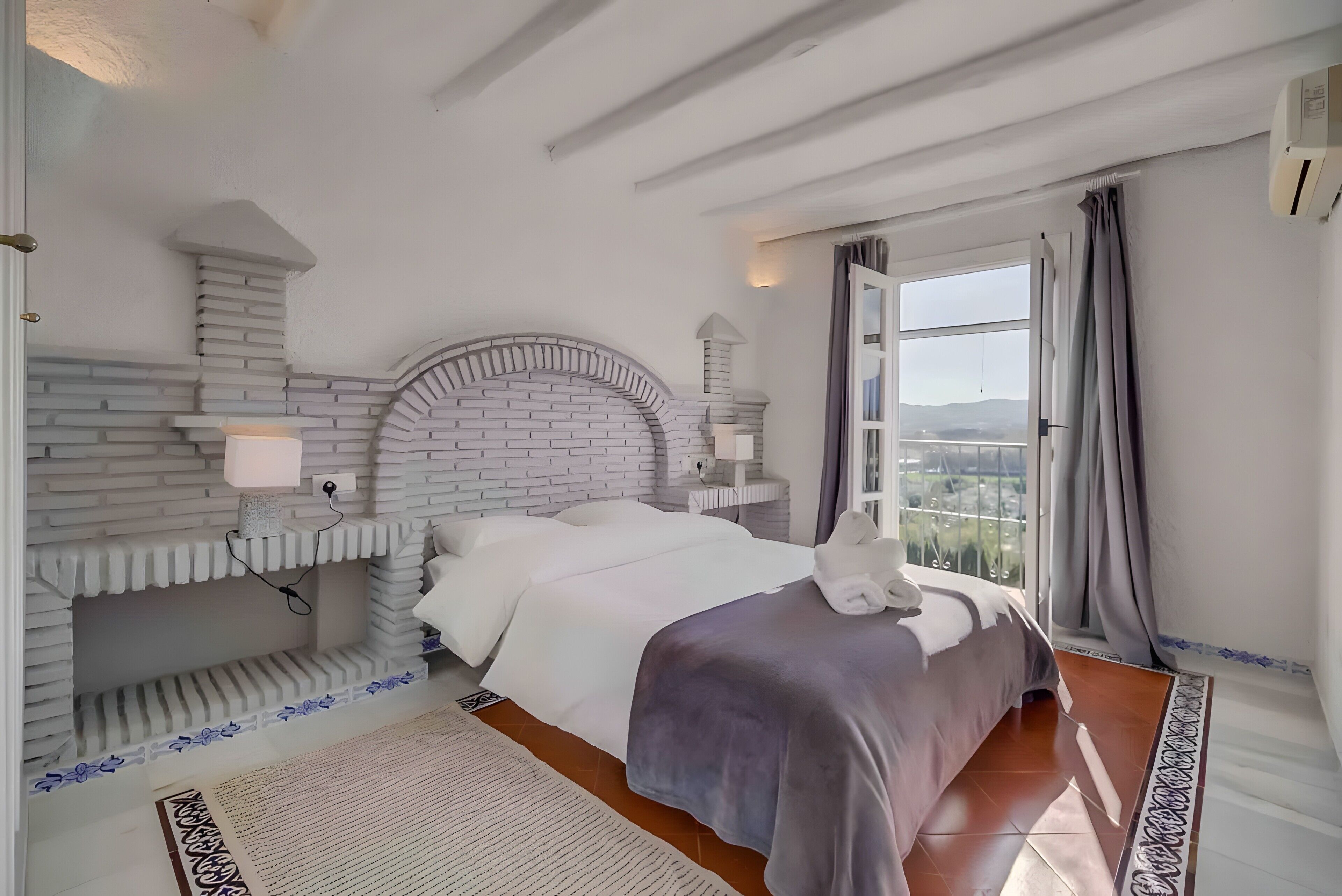 2 bedrooms, iron/ironing board, WiFi (free)