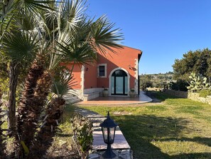 Exterior - Room 'Al Palmento - Mille E Una Notte R11' with Shared Pool, Wi-Fi and Air Conditioning (Siracusa)