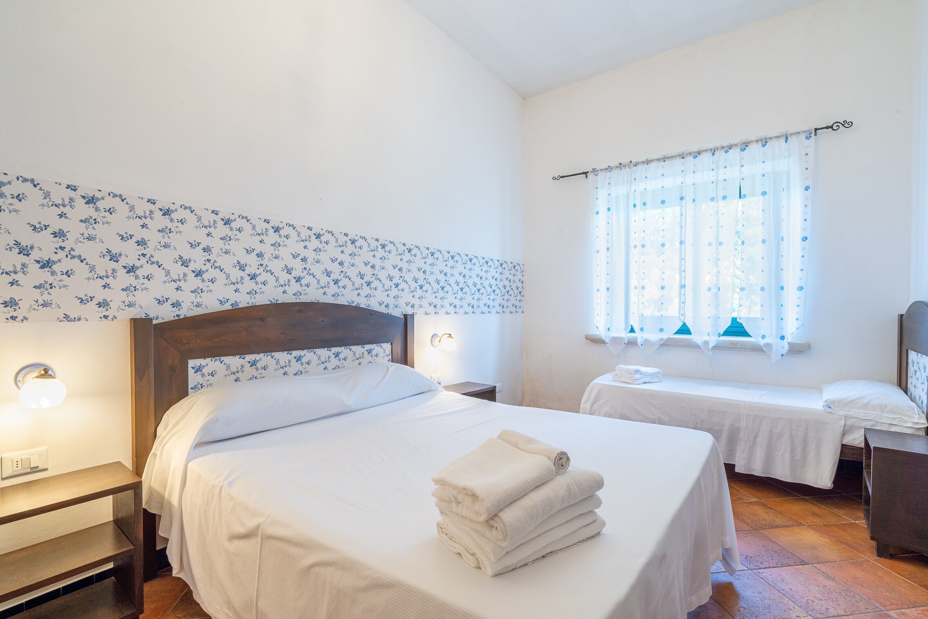 1 chambre, fer et planche à repasser, accès au Wi-Fi (inclus)