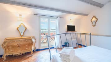 1 habitación, tabla de planchar con plancha, wifi gratis y ropa de cama