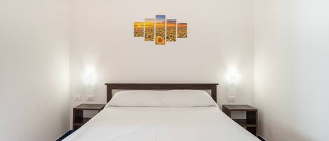 1 室のベッドルーム、アイロン / アイロン台、WiFi (無料)、ベッドシーツ