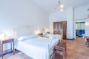 1 soverom, strykejern/-brett, wi-fi (inkludert) og sengetøy