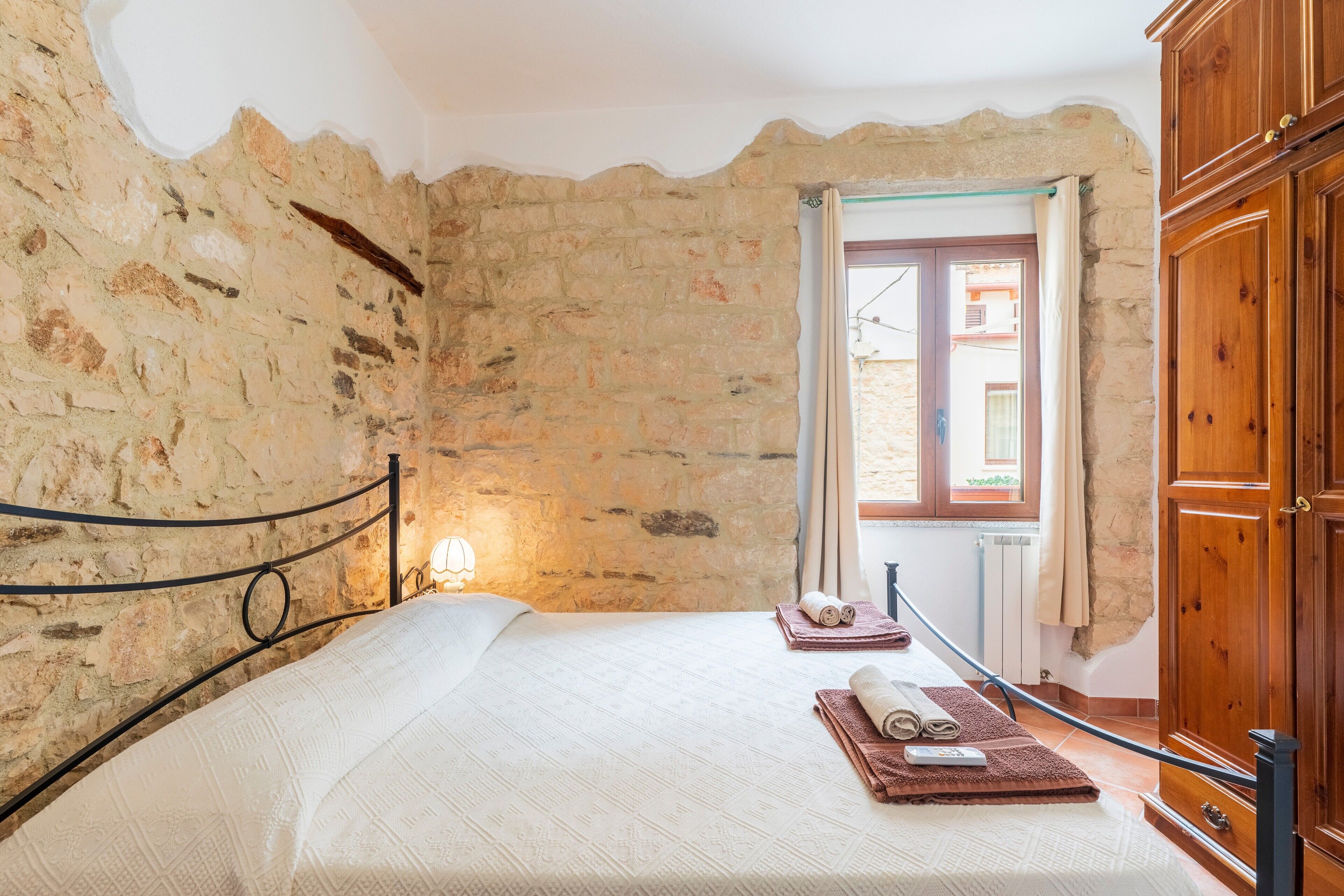 1 室のベッドルーム、WiFi (無料)、ベッドシーツ