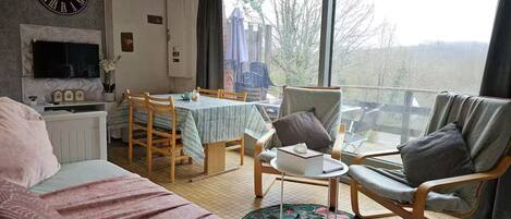 1 bedroom, iron/ironing board