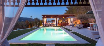 Beautiful luxury villa in Ibiza with Wi-Fi and air conditioning