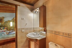 Shower, hair dryer, towels - 'Studio Cuba' with Shared Pool, Shared Terrace and Wi-Fi (San Bartolomé de Tirajana)