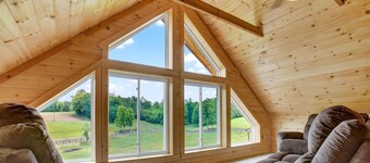 Private Farm Setting w/ 7-bedroom cabin & pond, Plus 3 acres of yard space