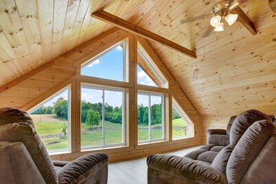 Private Farm Setting w/ 7-bedroom cabin & pond, Plus 3 acres of yard space