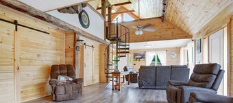 Private Farm Setting w/ 7-bedroom cabin & pond, Plus 3 acres of yard space