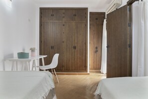 2 quartos, ferros/tábuas de passar roupa, Wi-Fi de cortesia