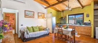 Apartment 'La Casa Verde' with Sea View, Wi-Fi and Air Conditioning