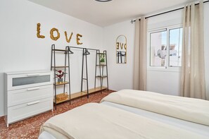 3 bedrooms, free WiFi, bed sheets