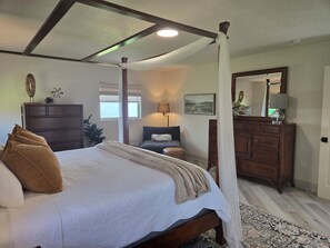 3 bedrooms, desk, iron/ironing board, travel crib