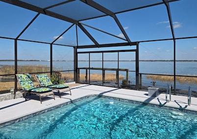 Lake life nature escape - heated pool & gorgeous sunrises!