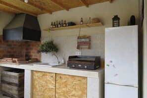 Fridge, oven, dishwasher, toaster