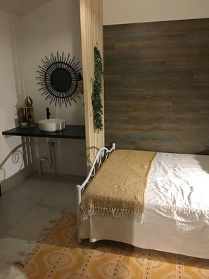 5 室のベッドルーム、WiFi (無料)