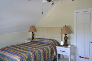 1 bedroom, iron/ironing board, WiFi, bed sheets - Large Penthouse suite in the charming Bayan Resort in beautiful Key West (Key West)