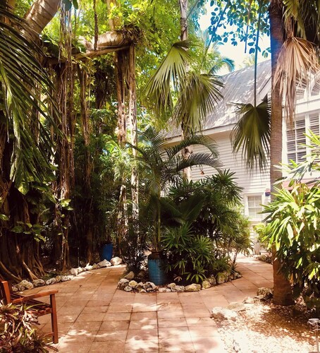 Large Penthouse suite in the charming Bayan Resort in beautiful Key West