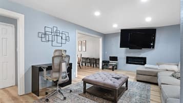 Smart TV, fireplace