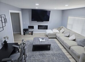 Smart-tv och eldstad