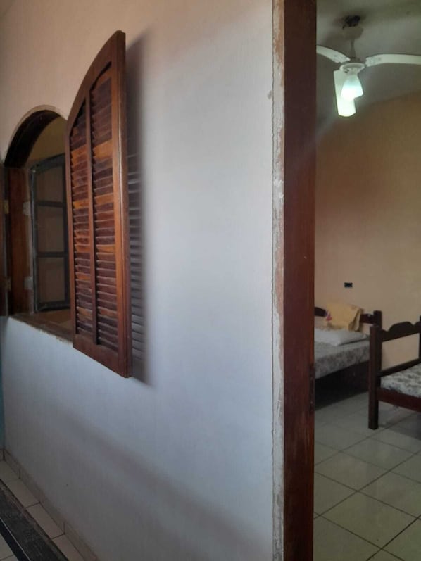 基本雙人或雙床房, 庭院, 庭園景觀 | 房內用餐區