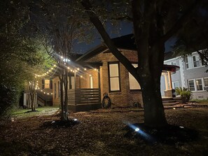 Exterior - Spacious Home w/ Detached Studio in the HEART of HOUSTON (Houston)