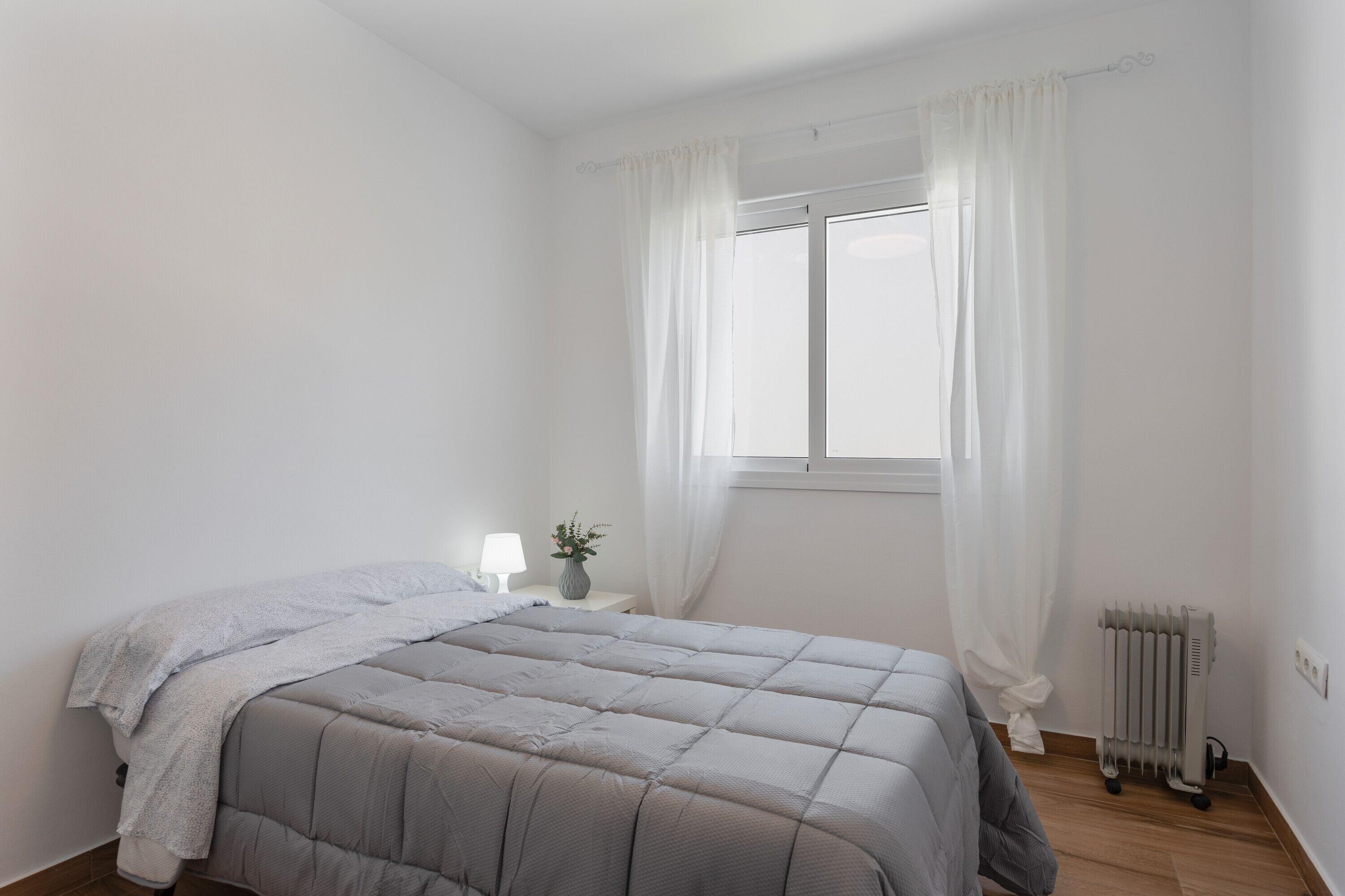 3 slaapkamers, een strijkplank/strijkijzer, gratis wifi, beddengoed