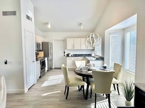 Dining - Mesa Oasis - Relax & Unwind (Mesa)