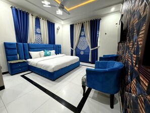 11 bedrooms, iron/ironing board, WiFi, bed sheets