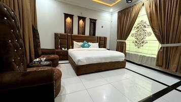 11 bedrooms, iron/ironing board, WiFi, bed sheets
