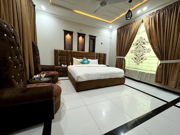 11 bedrooms, iron/ironing board, WiFi, bed sheets