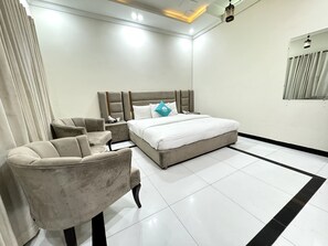 11 bedrooms, iron/ironing board, WiFi, bed sheets