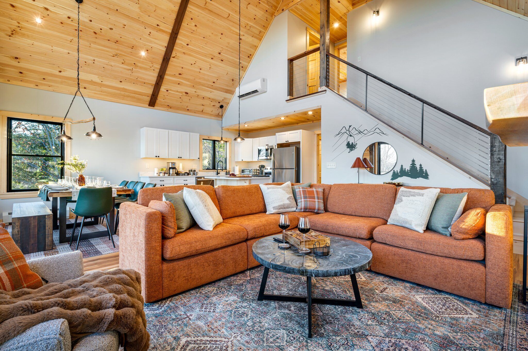 Téléviseur connecté, foyer, jeux vidéo, livres