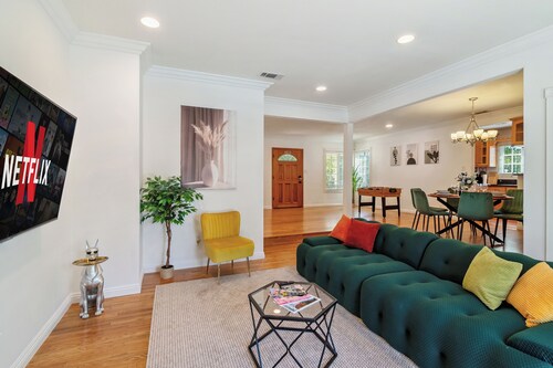 Stylish 3BR Getaway + Pool