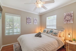 3 bedrooms, desk, iron/ironing board, free WiFi - Stylish 3BR Getaway + Pool (Los Angeles)