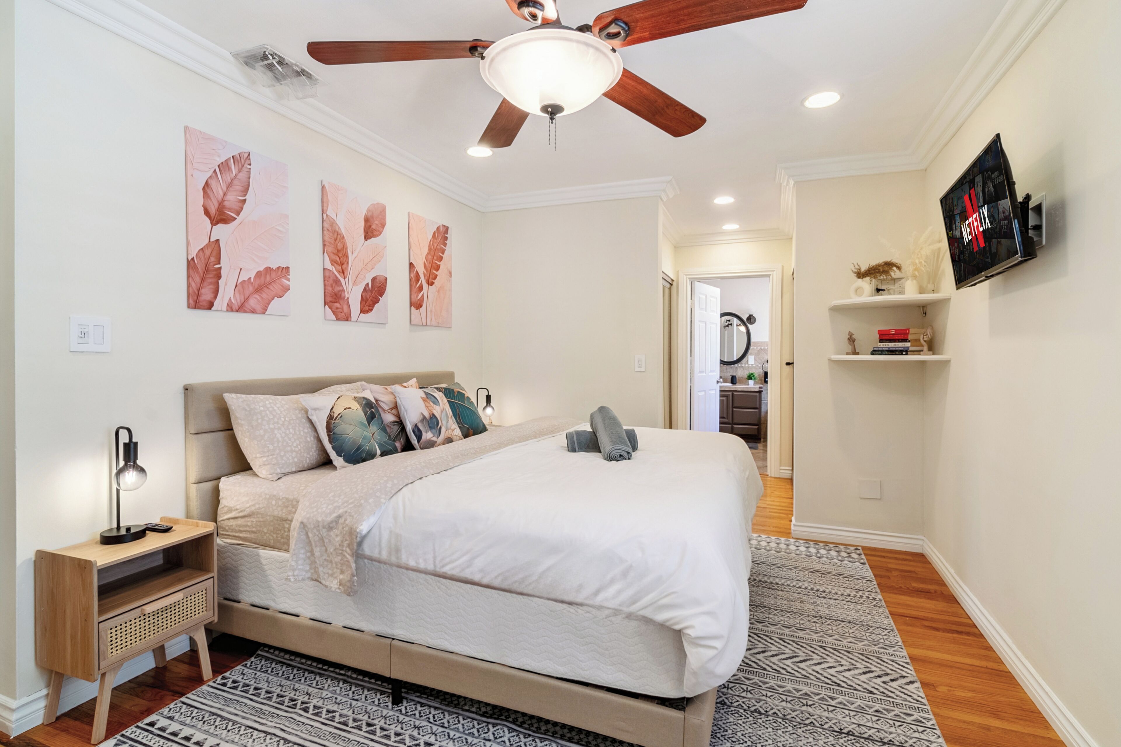 3 habitaciones, escritorio, tabla de planchar con plancha y wifi gratis 