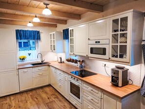 Fridge, microwave, dishwasher, cookware/dishes/utensils - Vacation home Adélka by Interhome (Smržovka)