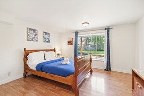 Maison de base, patio, vue sur le jardin | Vue de la chambre