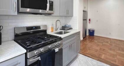2-bedroom apartment in charming Brooklyn with WiFi, AC. Start your adventure
