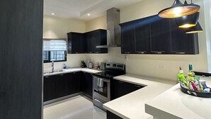 Coffee/tea maker, fridge, microwave, oven - Sunset Rose Retreat – 2BR Private Villa in Ocho Rios with 24-Hour Security (Ocho Rios)