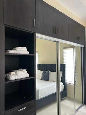 2 habitaciones, tabla de planchar con plancha y wifi gratis