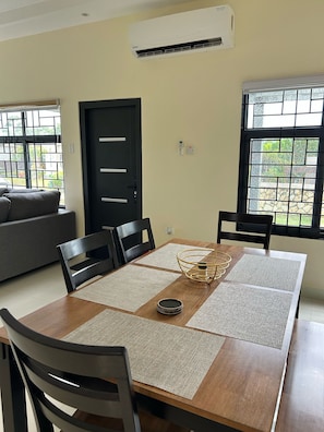 Dining - Sunset Rose Retreat – 2BR Private Villa in Ocho Rios with 24-Hour Security (Ocho Rios)