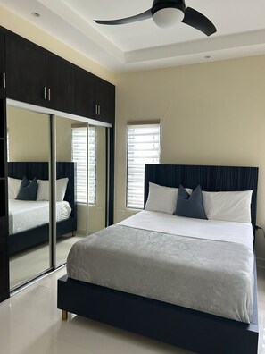 2 chambres, fer et planche à repasser, Wi-Fi gratuit, draps fournis