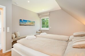 Unclassified image, 4 of 36, button