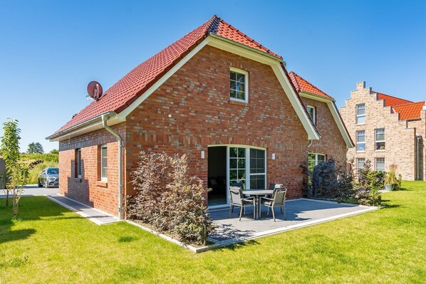 Unclassified image, 1 of 36, button