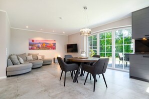 Unclassified image, 5 of 36, button