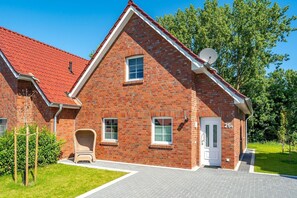 Exterior - Wind in the trees - Luxurious vacation home "Wind in the trees" right by the water (Greetsiel)